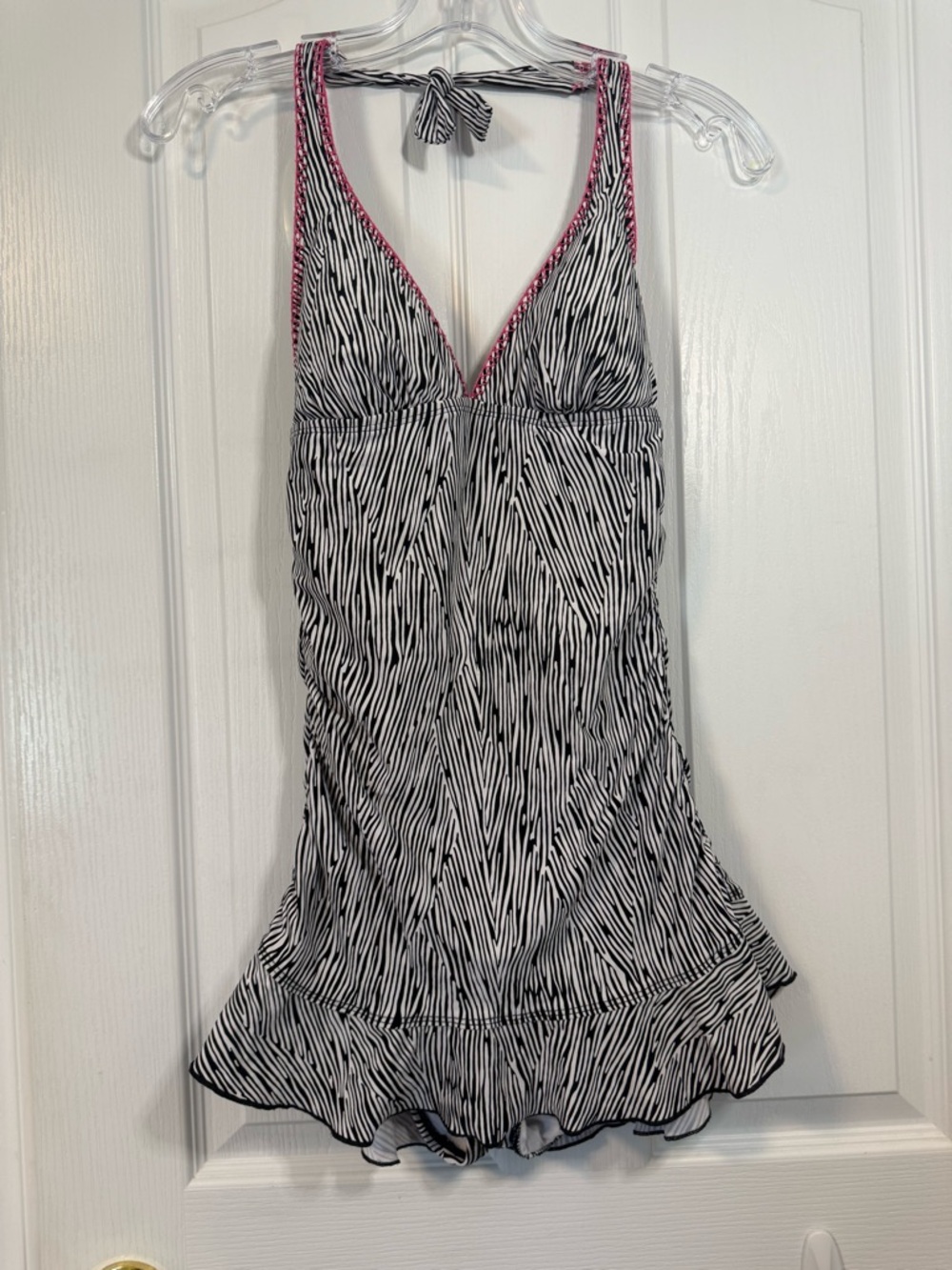 Shore Shapers Swimwear Black & White Halter Top with Pink Accents Size 8